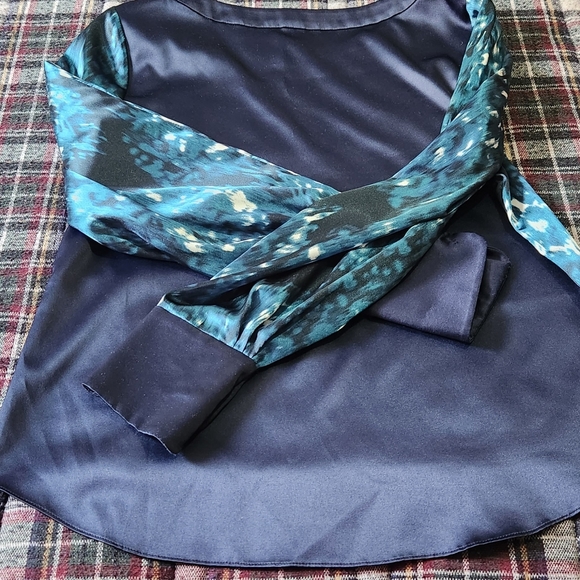 Too small - Picture 3 of 3